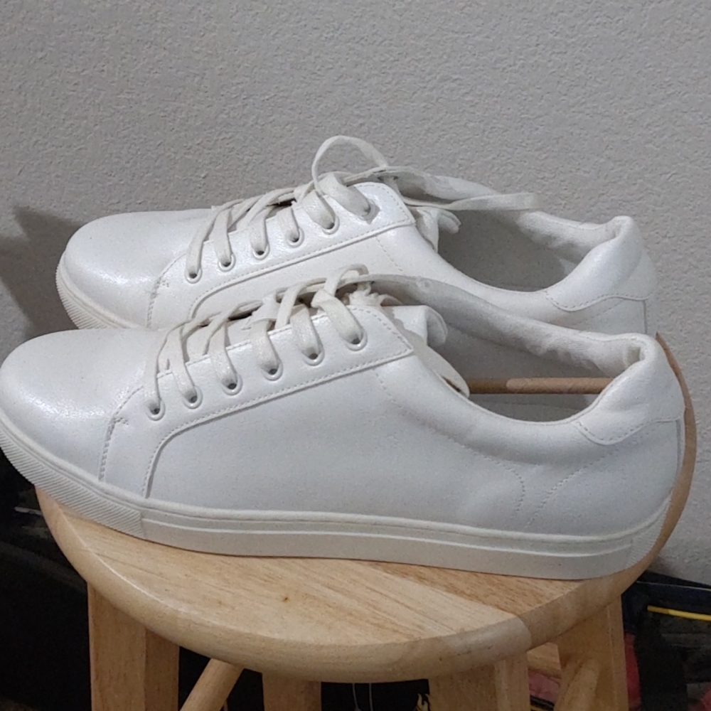 Banana republic casual white leather sneakers